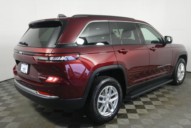 Used 2025 Jeep Grand Cherokee Laredo X AWD/4WD image 3