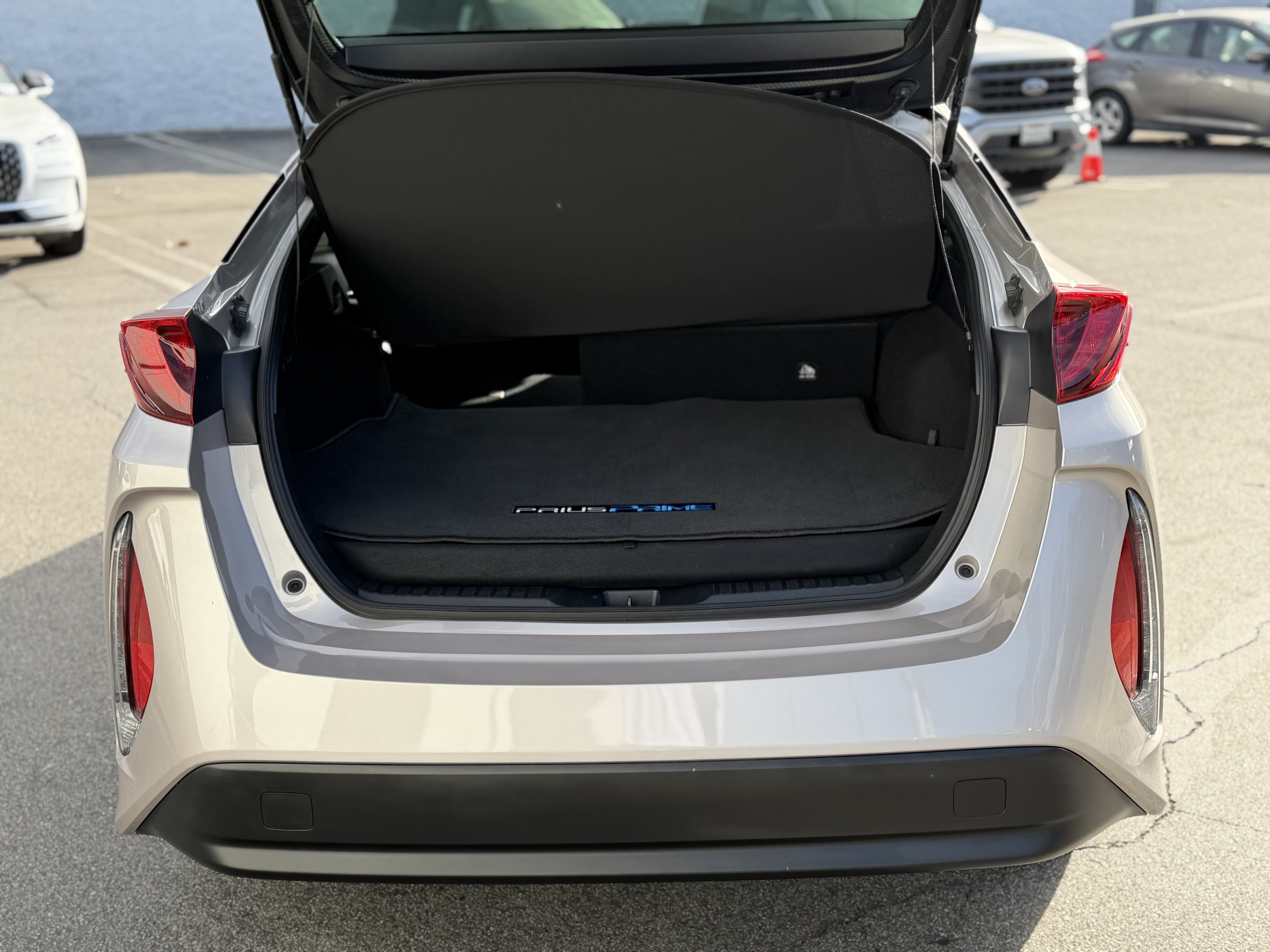 Used 2017 Toyota Prius Prime Premium w/ Carpet Mat Package FWD image 9
