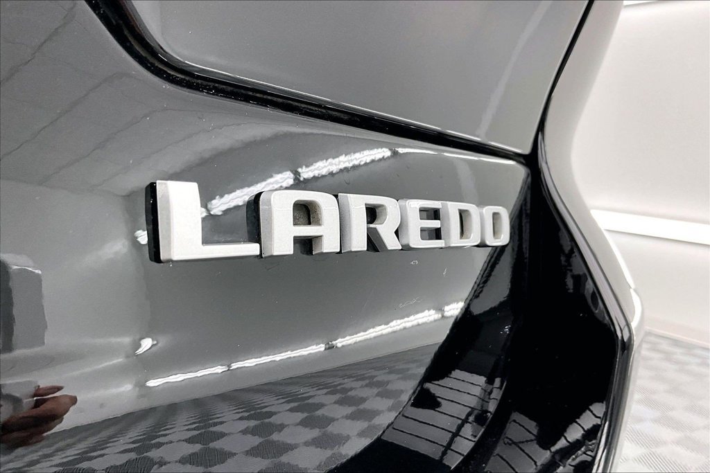 Used 2025 Jeep Grand Cherokee Laredo X AWD/4WD image 8