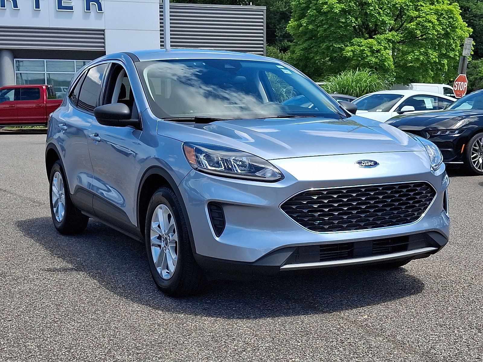 Certified 2022 Ford Escape SE w/ Convenience Package FWD image 2