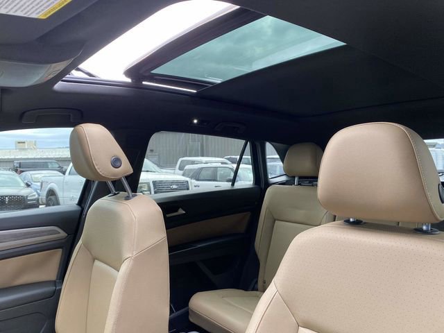Used 2020 Volkswagen Atlas Cross Sport SE w/ Panoramic Sunroof Package image 17