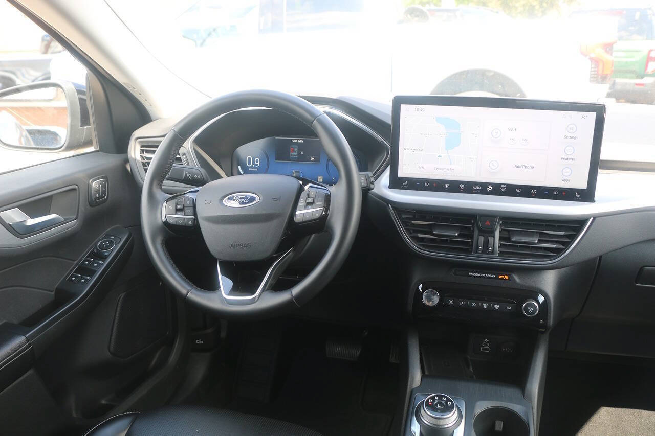 Certified 2024 Ford Escape Platinum AWD/4WD image 18