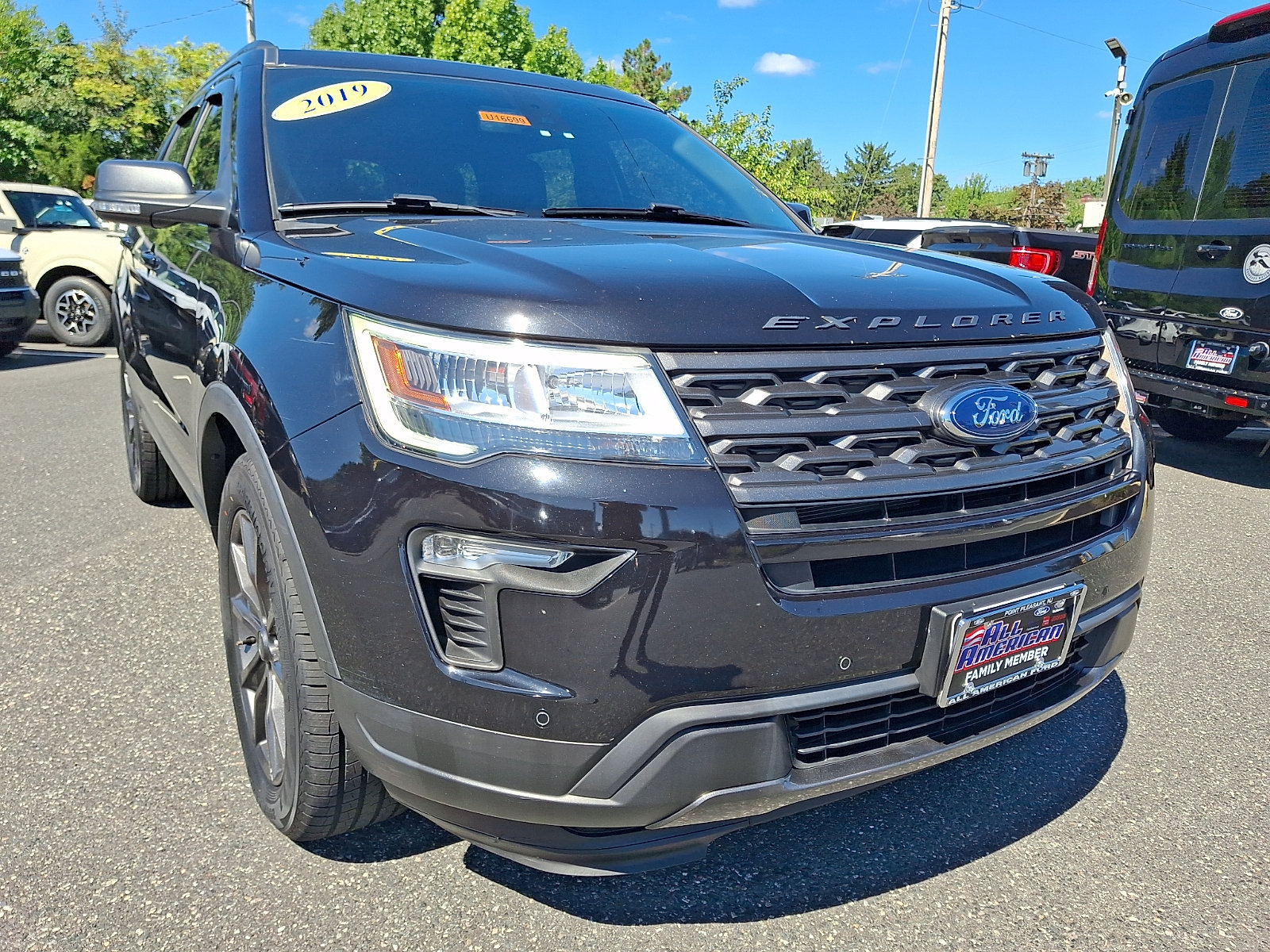 Certified 2019 Ford Explorer XLT w/ Equipment Group 202A AWD/4WD image 2