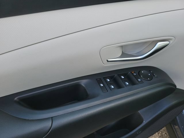 Used 2025 Hyundai Tucson SE FWD image 16