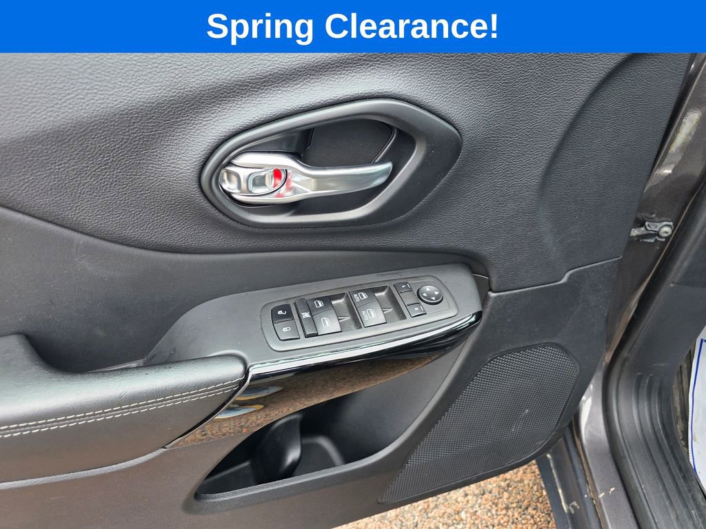 Used 2023 Jeep Cherokee Altitude Lux AWD/4WD image 16