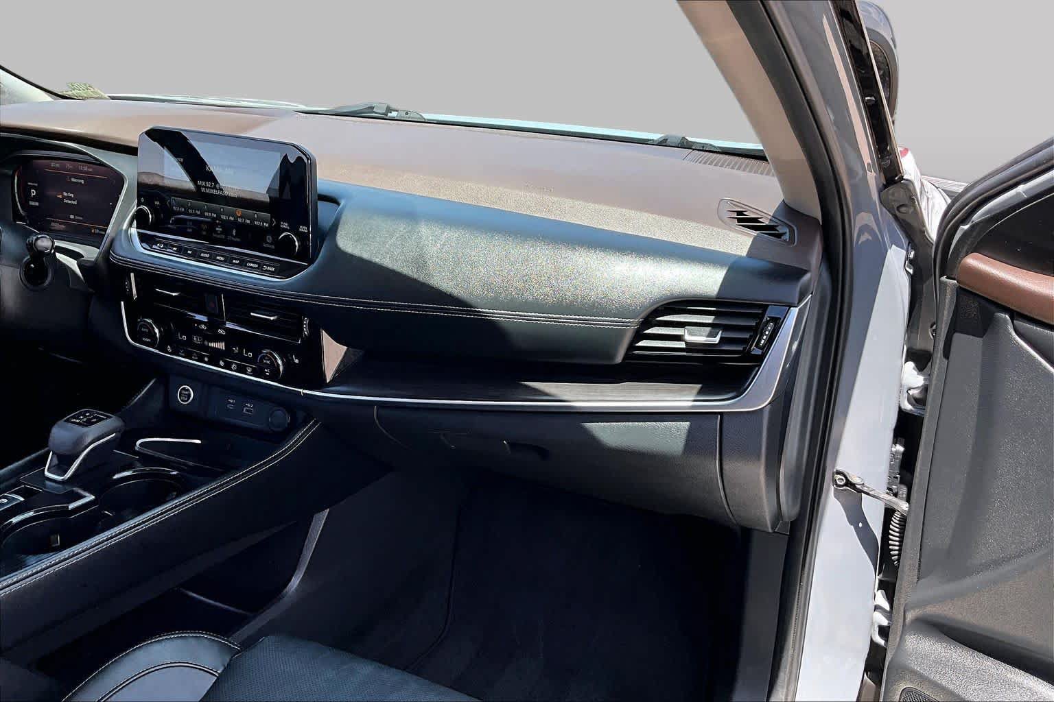 Used 2023 Nissan Rogue Platinum w/ Platinum Premium Package FWD image 18