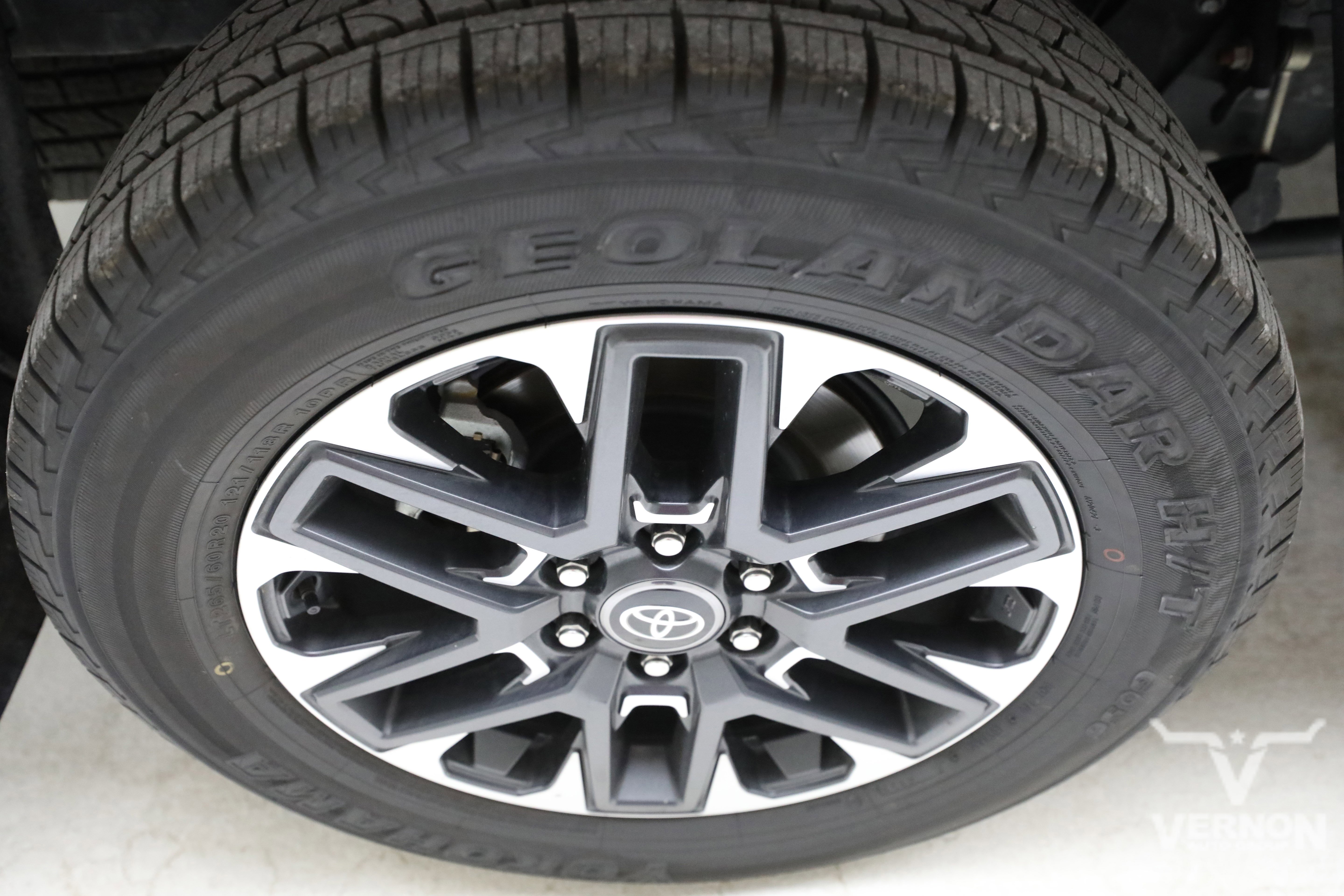 Used 2025 Toyota Tundra Limited w/ Power Package AWD/4WD image 31