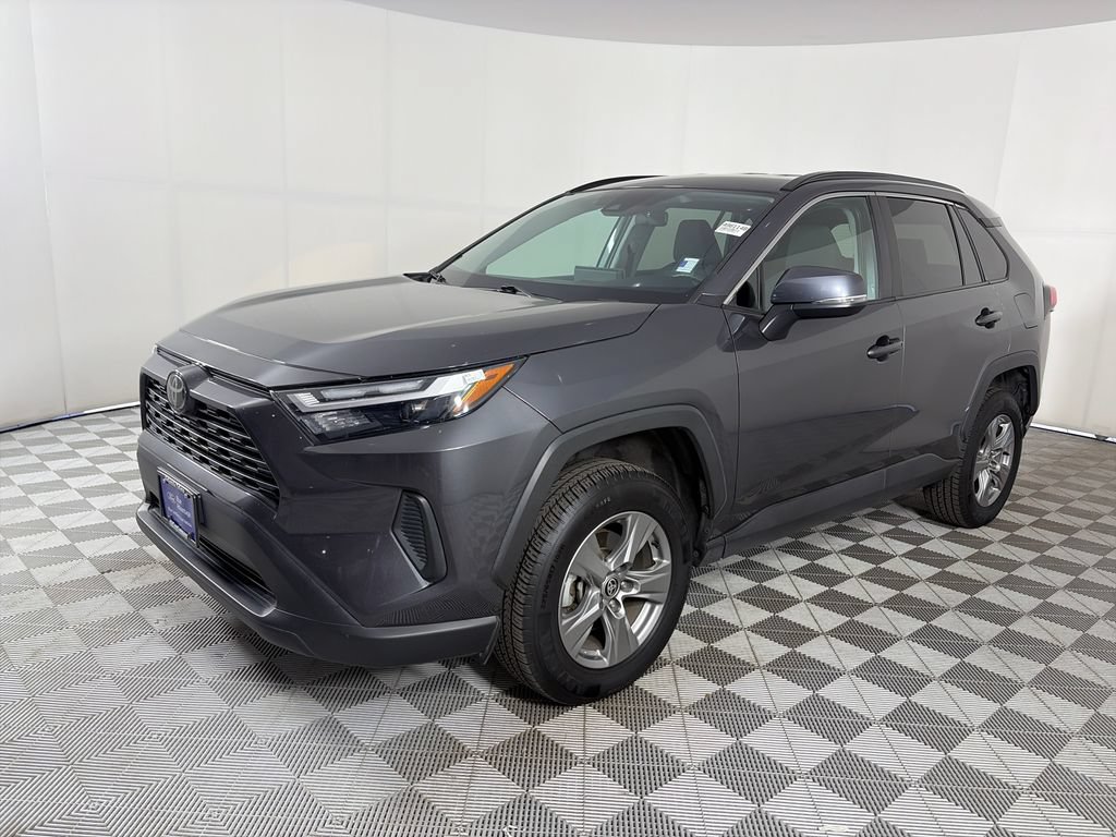 Used 2024 Toyota RAV4 XLE AWD/4WD image 3