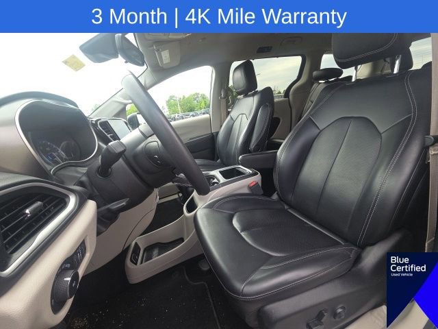 Used 2023 Chrysler Pacifica Touring-L FWD image 30