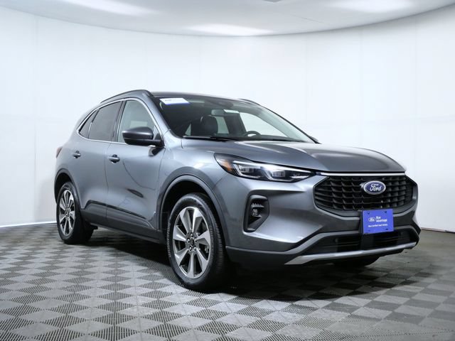 Certified 2025 Ford Escape Platinum AWD/4WD image 1