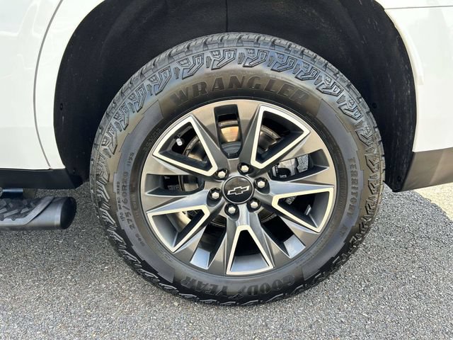 Used 2024 Chevrolet Tahoe Z71 w/ Luxury Package AWD/4WD image 3
