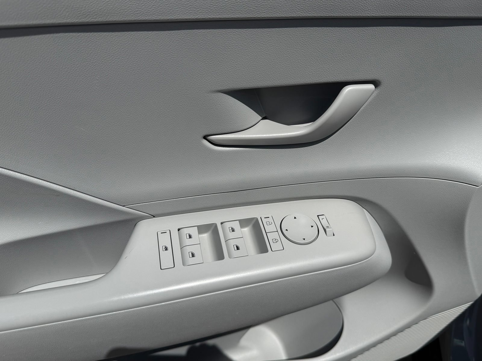 Used 2025 Hyundai Kona SEL FWD image 14