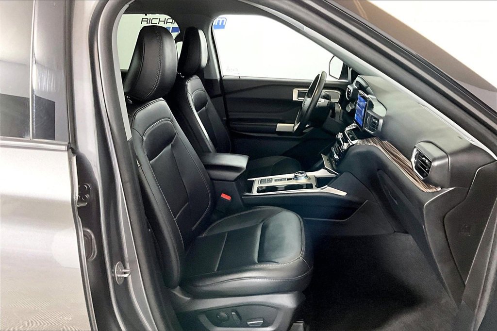 Certified 2024 Ford Explorer Limited image 6