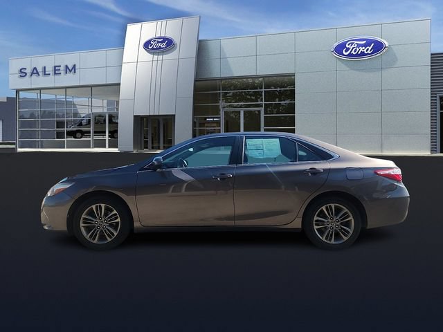 Used 2017 Toyota Camry SE w/ Moonroof Package FWD image 5