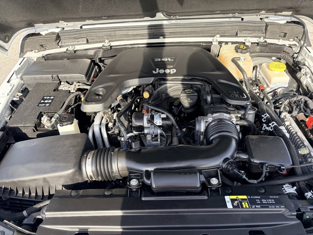 Used 2020 Jeep Wrangler Unlimited Sahara image 34