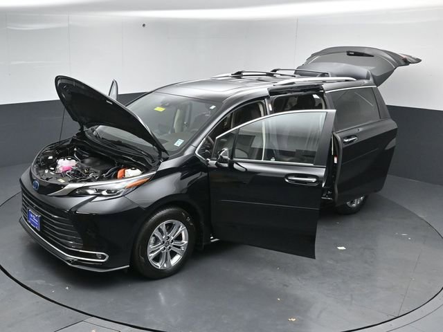 Used 2024 Toyota Sienna Platinum AWD/4WD image 54