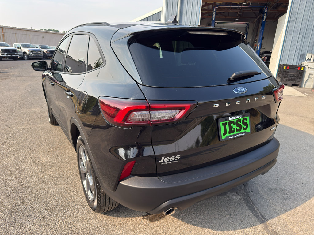 Certified 2025 Ford Escape Platinum AWD/4WD image 11