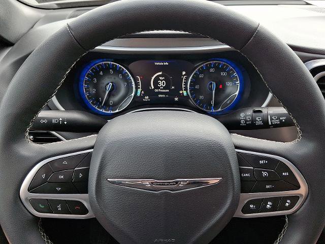 Used 2025 Chrysler Pacifica Select image 19