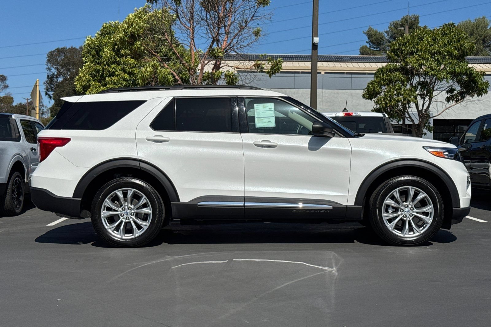 Certified 2023 Ford Explorer XLT w/ Equipment Group 202A AWD/4WD image 4