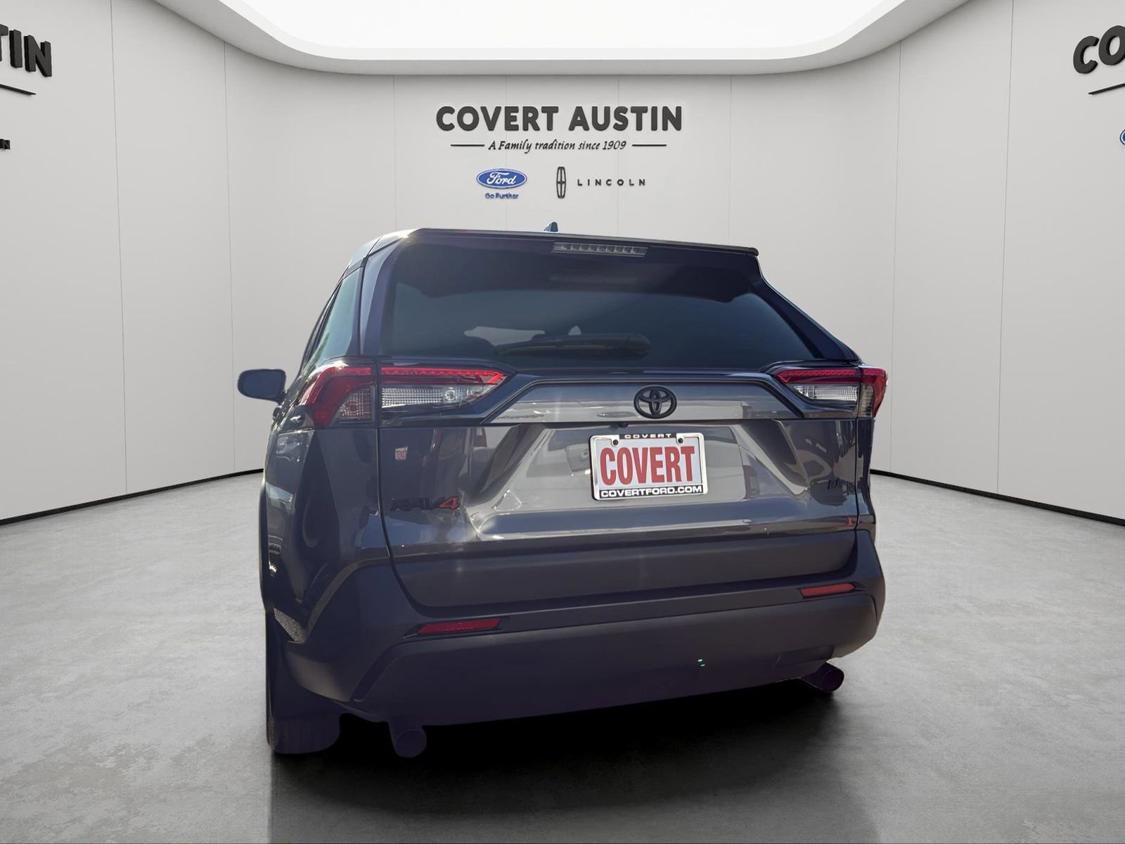 Used 2024 Toyota RAV4 LE image 4