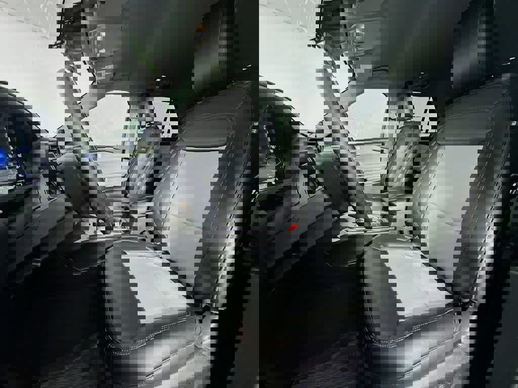 Certified 2022 Ford Explorer XLT w/ Equipment Group 202A image 15