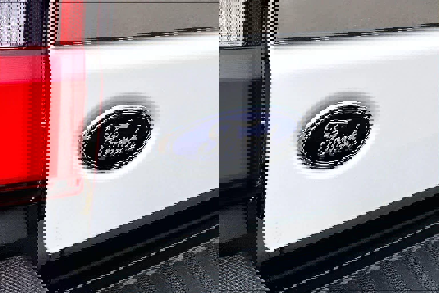 Certified 2024 Ford F350 Platinum image 32