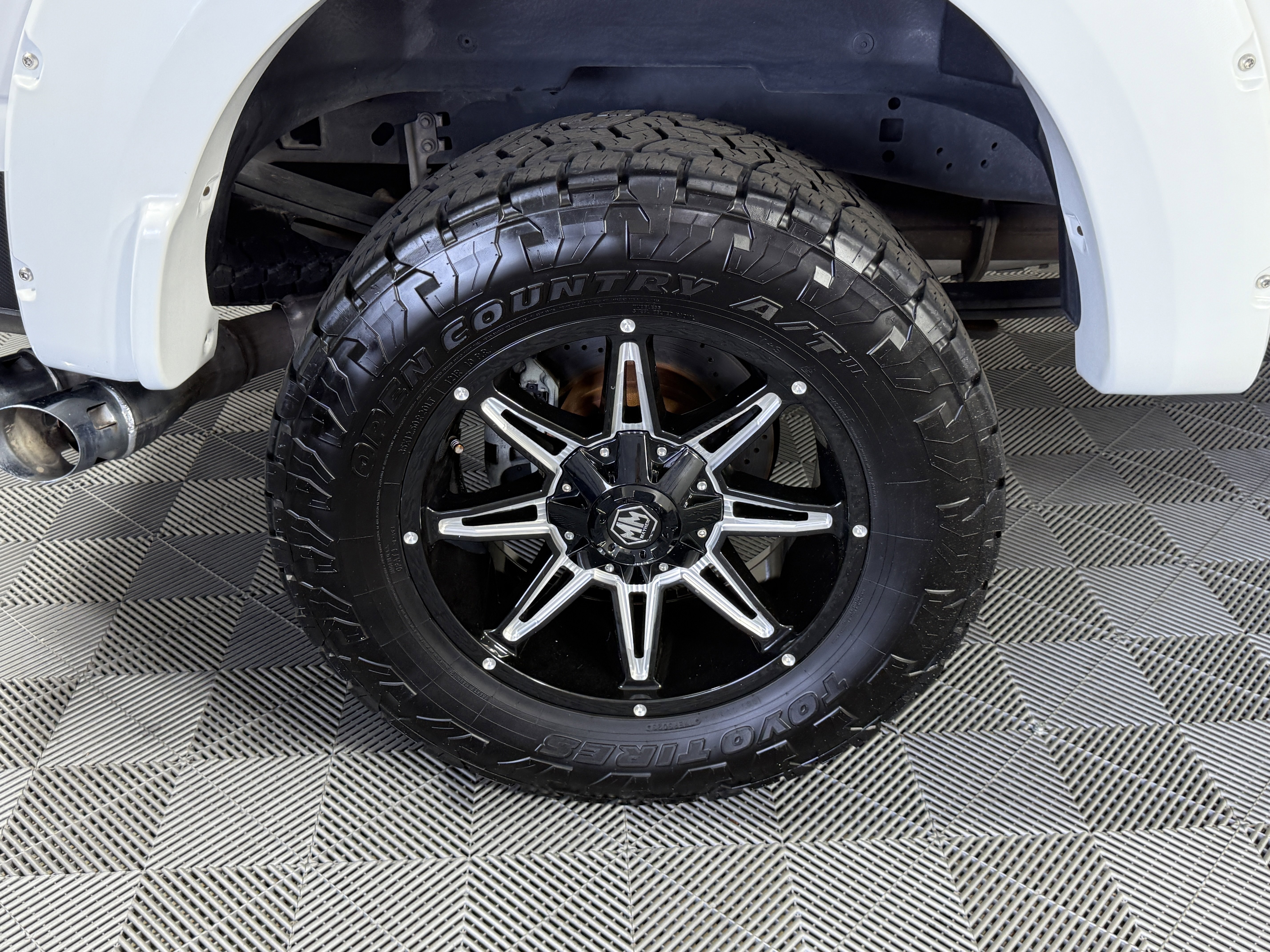 Certified 2020 Ford F250 Platinum w/ FX4 Off-Road Package image 32