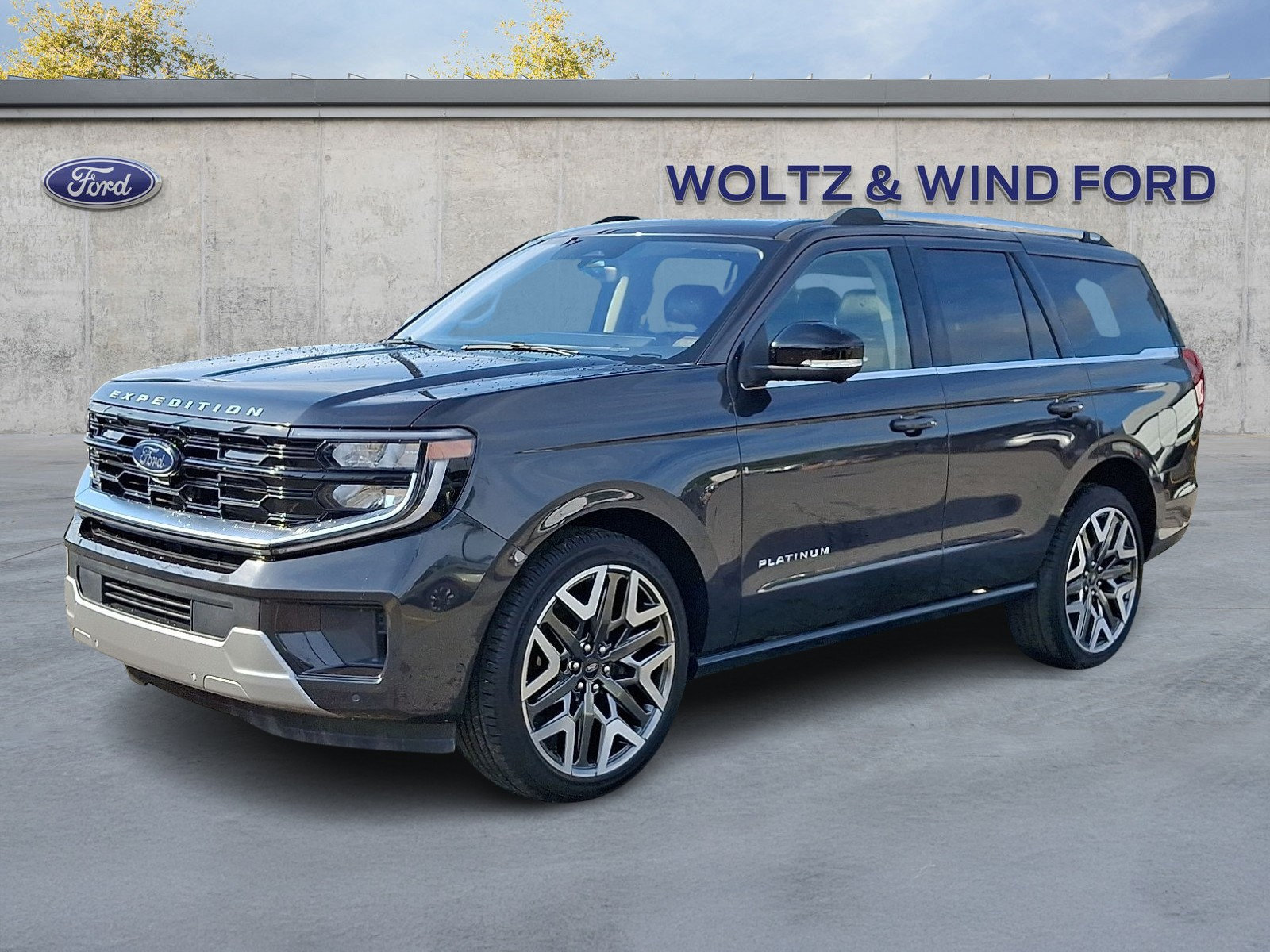 Certified 2025 Ford Expedition Platinum w/ Platinum Ultimate Package AWD/4WD image 3