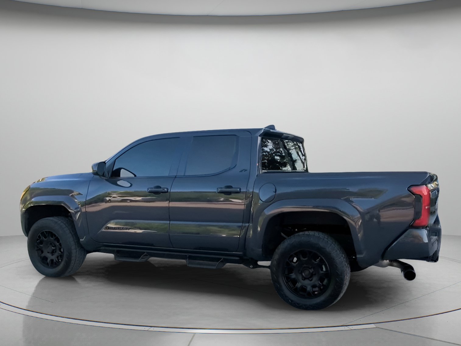 Used 2025 Toyota Tacoma SR5 AWD/4WD image 18