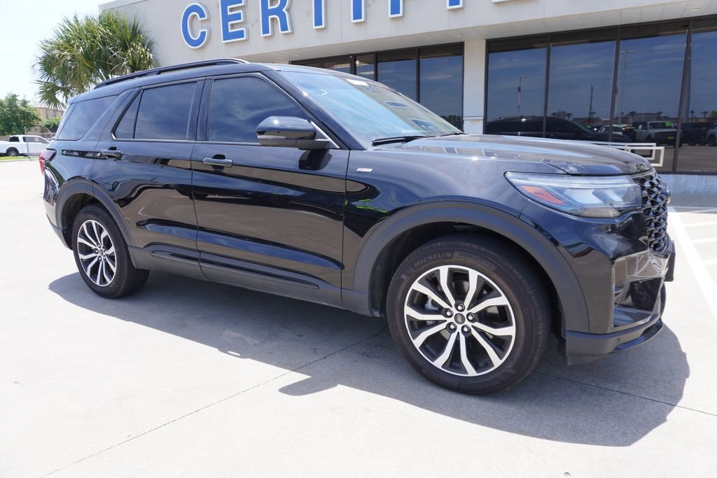 Certified 2025 Ford Explorer ST-Line AWD/4WD image 1
