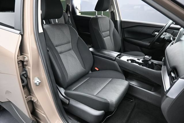 Used 2025 Nissan Rogue SV FWD image 28