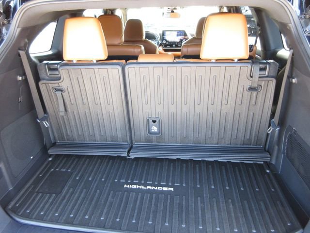 Used 2022 Toyota Highlander Platinum FWD image 29