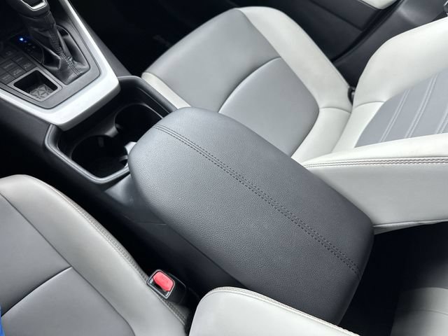 Used 2020 Toyota RAV4 XLE Premium AWD/4WD image 21