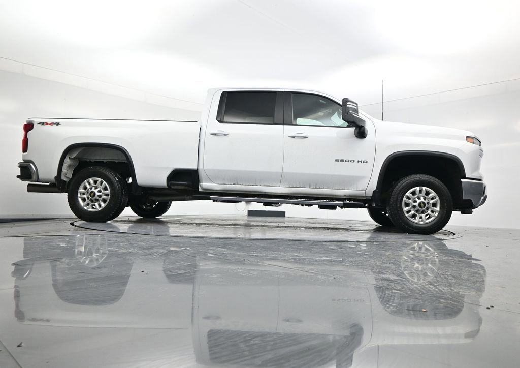 Used 2025 Chevrolet Silverado 2500 LT w/ Convenience Package image 17