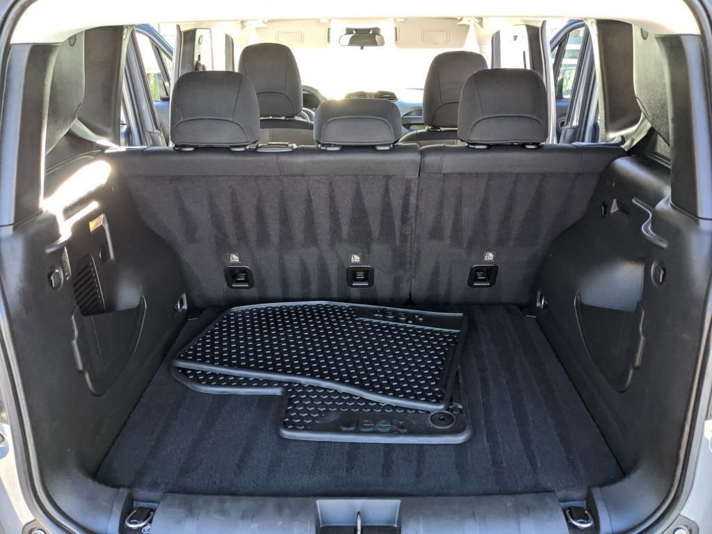 Used 2023 Jeep Renegade Latitude image 19