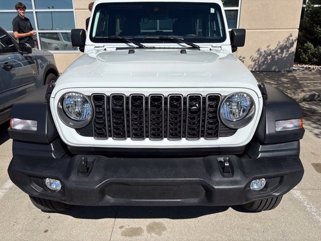 Used 2025 Jeep Wrangler Unlimited Sport AWD/4WD image 18