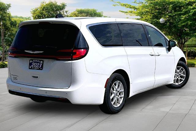 Used 2023 Chrysler Pacifica Touring-L FWD image 12
