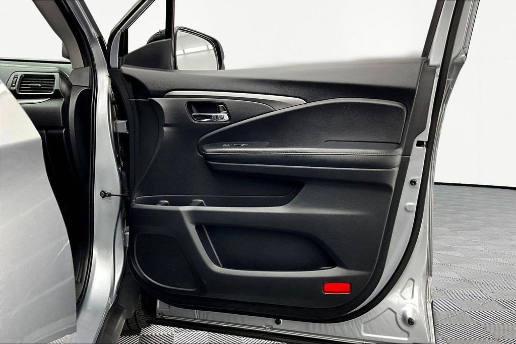 Used 2019 Honda Ridgeline RT image 25