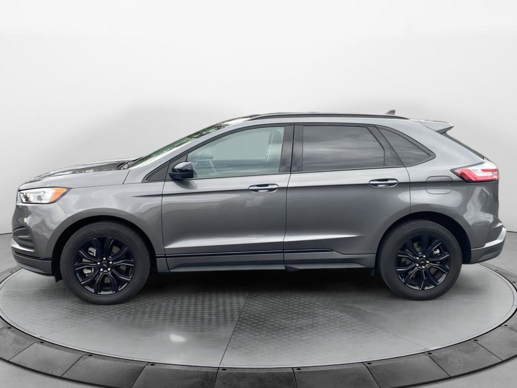 Certified 2022 Ford Edge SE w/ Black Appearance Package AWD/4WD image 3