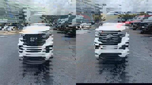 Certified 2023 Ford Explorer XLT image 3