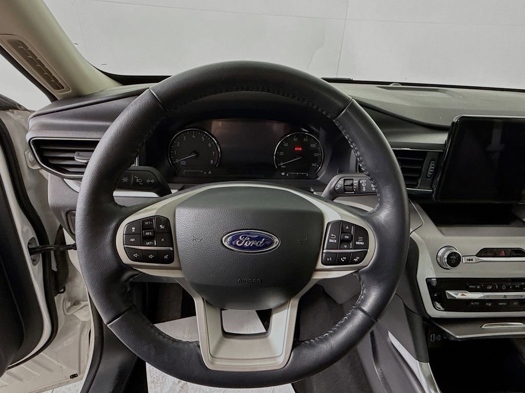 Certified 2023 Ford Explorer XLT w/ Equipment Group 202A image 15