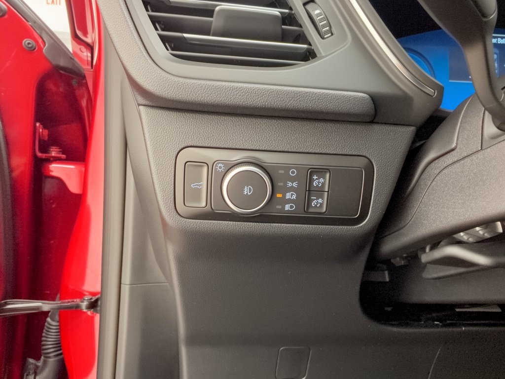 Certified 2025 Ford Escape Platinum AWD/4WD image 31
