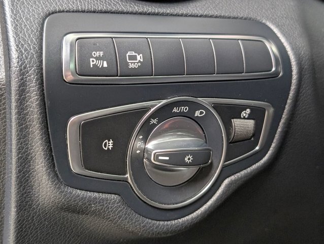 Used 2019 Mercedes-Benz GLC 300 4MATIC image 9