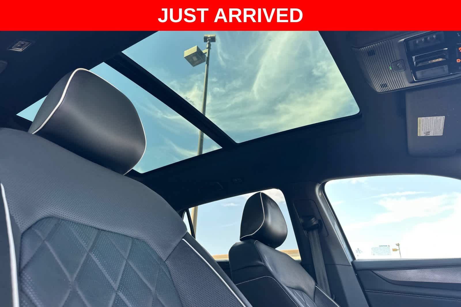 Used 2024 Volkswagen Atlas Cross Sport SEL Premium R-Line AWD/4WD image 18