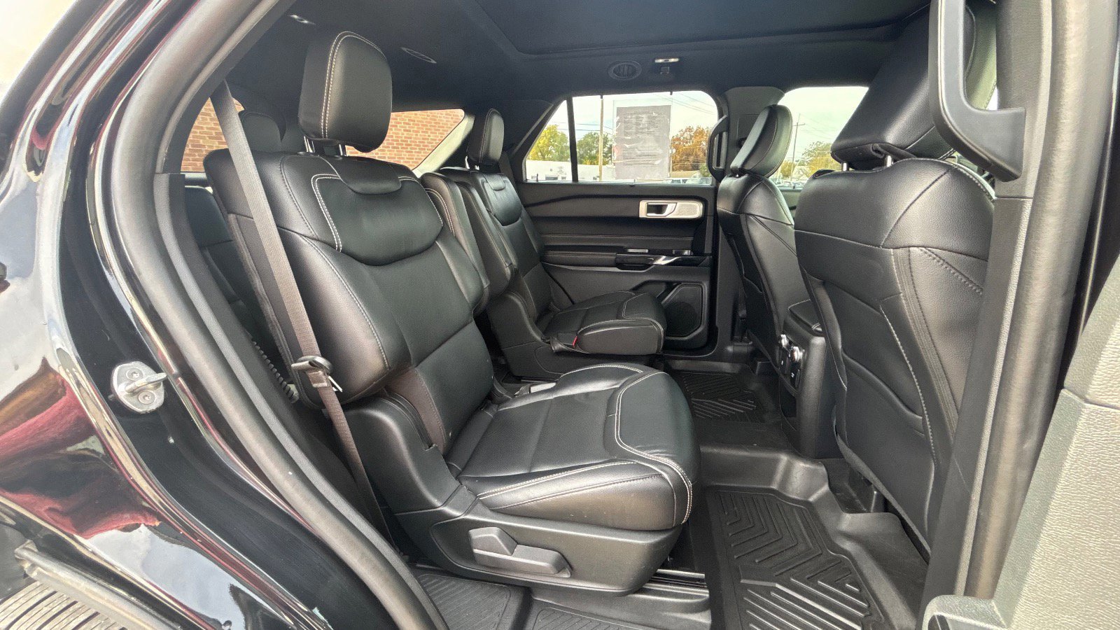 Certified 2021 Ford Explorer ST w/ Equipment Group 401A image 31