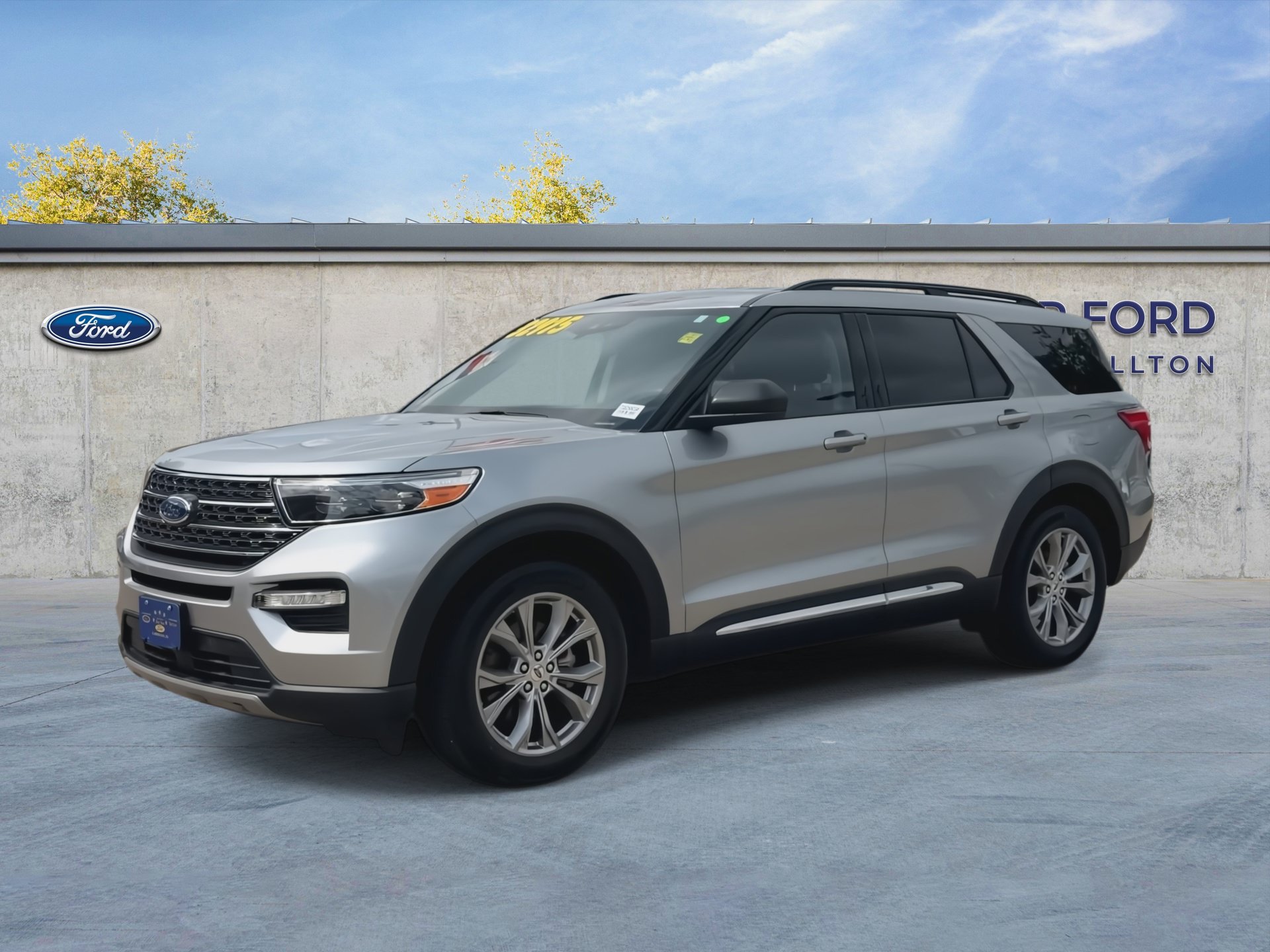 Certified 2023 Ford Explorer XLT w/ Equipment Group 202A RWD image 4