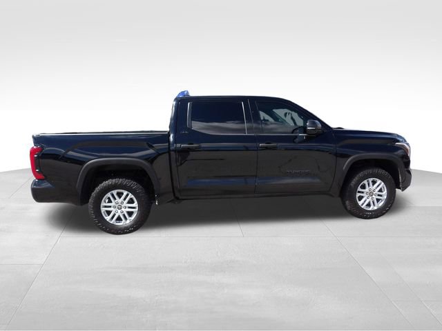 Used 2022 Toyota Tundra SR5 w/ SR5 Convenience Package AWD/4WD image 8
