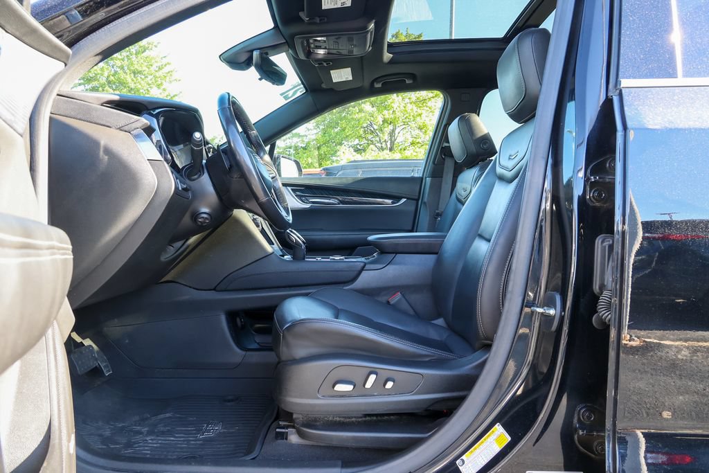 Used 2021 Cadillac XT6 Premium Luxury AWD/4WD image 19