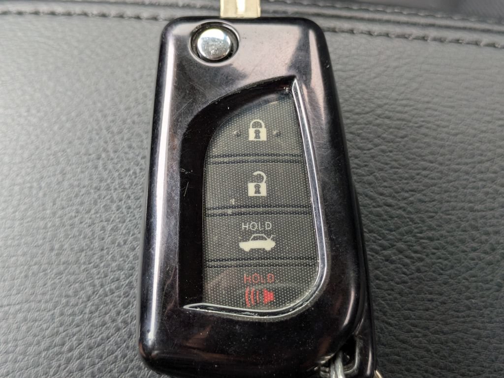 Used 2025 Toyota Corolla LE FWD image 27