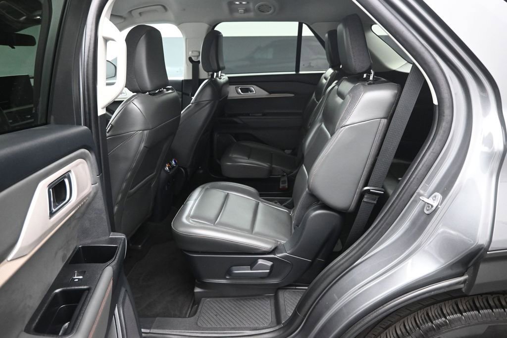 Certified 2025 Ford Explorer Active w/ Active Comfort Package RWD image 19